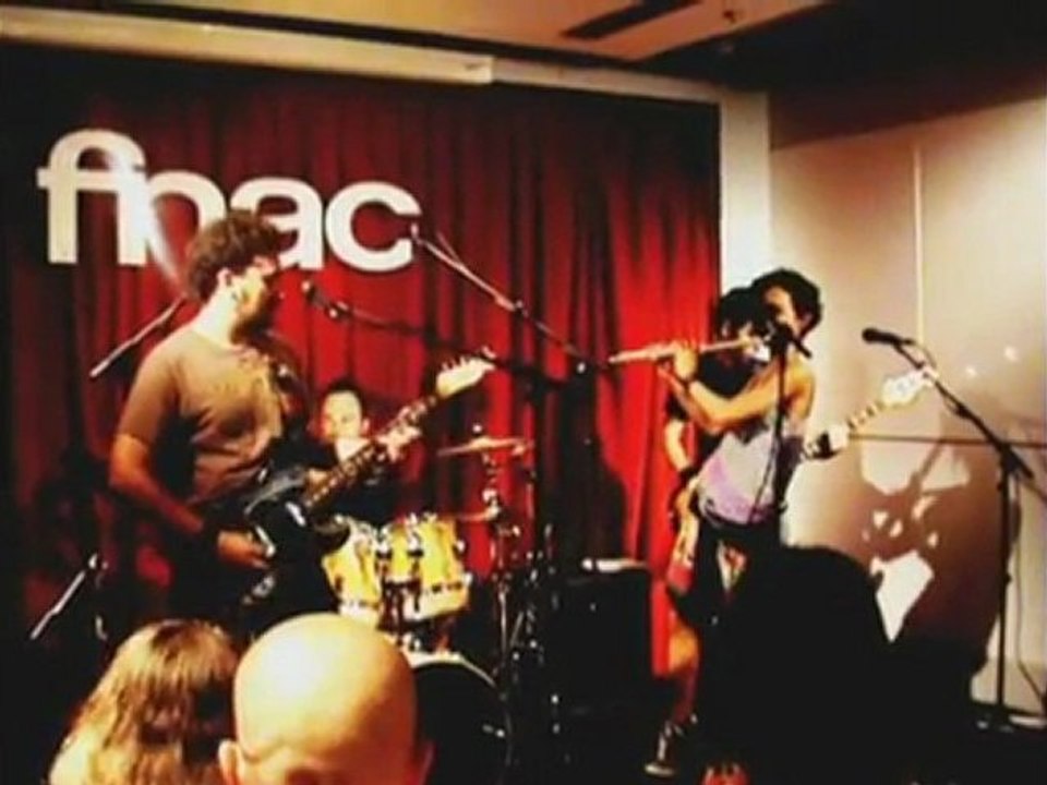 POP en ESPAÑOL ♫ DE LOOP ► Lejos - MUSICACOPYLEFT.ES