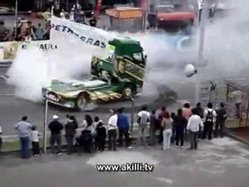 Tırla drift yapıyor