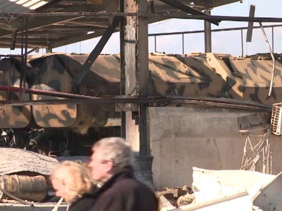 Gaddafi gibt sich kämpferisch, internationale koalition streitet