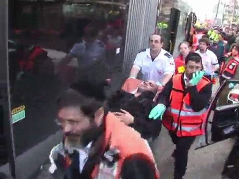 Jerusalem bus bomb kills one, injures dozens