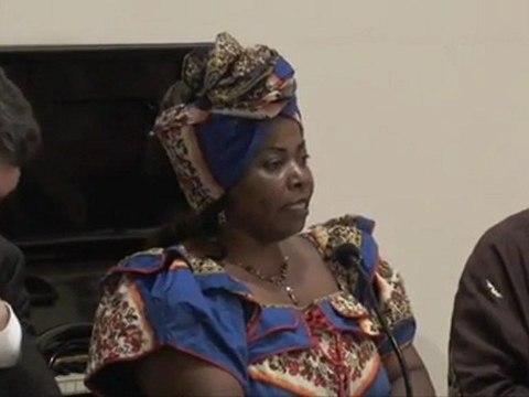 Katirisa Kahindo coordinatrice associazione società civile congolese in Italia durante il forum 'Madre Africa' del 24 maggio 2009 (2 di 2)