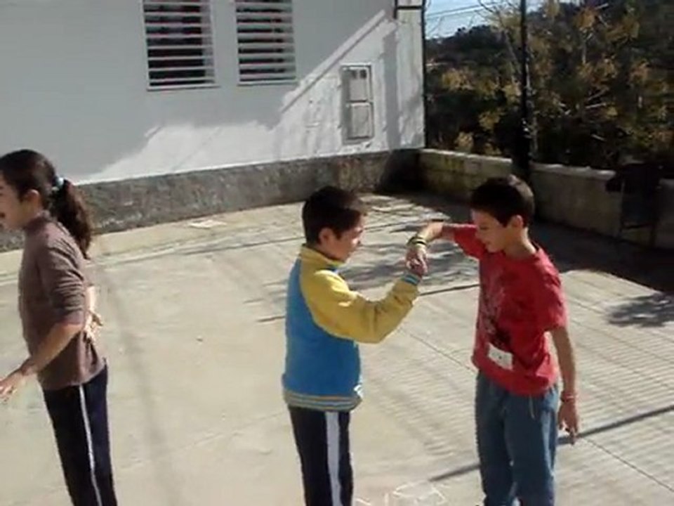 PIEDRA, PAPEL O TIJERAS