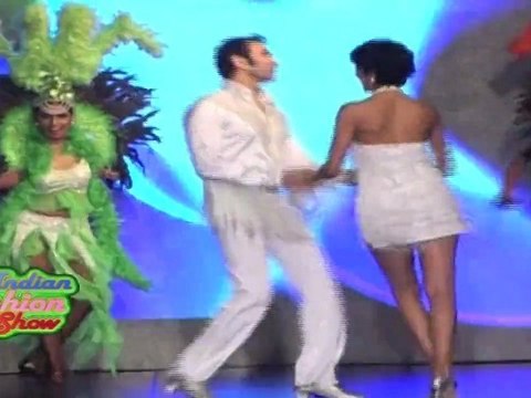 Very Sexy Samba Dance At Standard Chartered Show