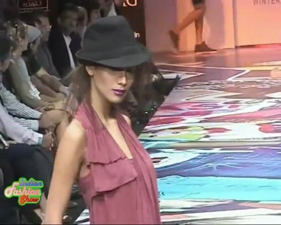 Sonakshi Sinha At Lakme Fashion Show