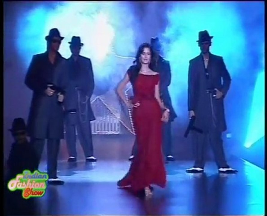 Sexy Katrina Kaif Fires the Ramp