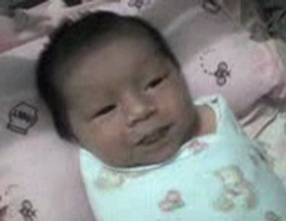 Baby yawn & tongue out, want to get breast milk