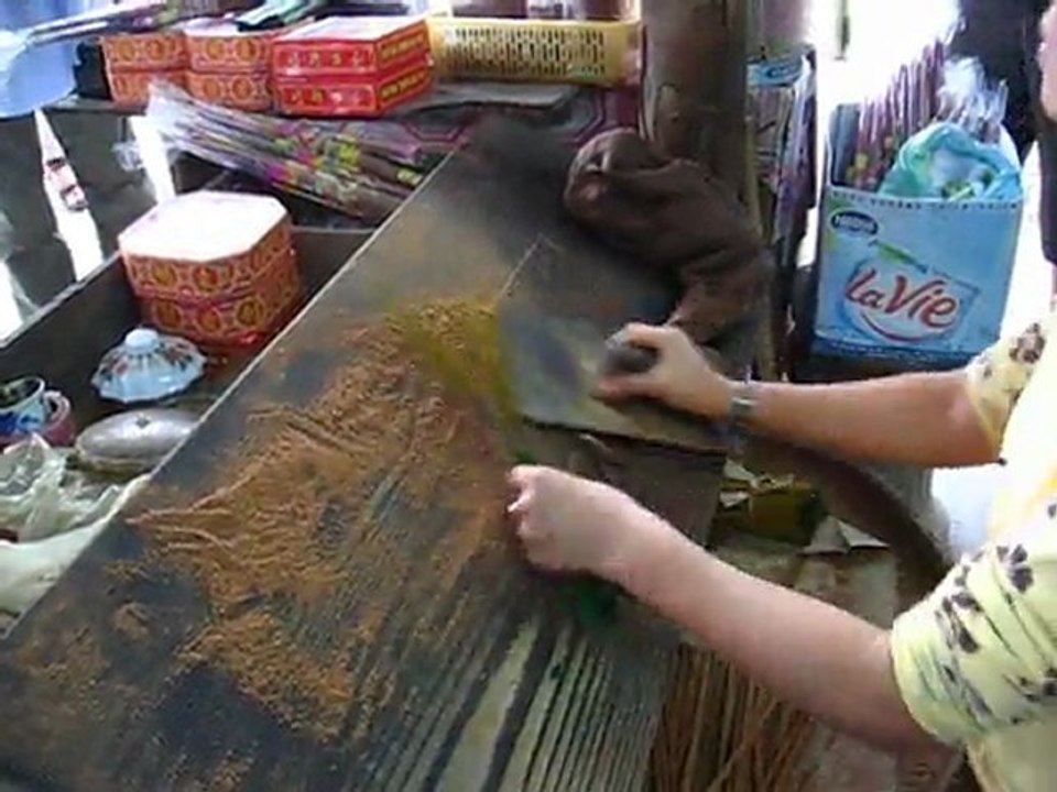 Fabrique d'encens (Hue - Vietnam)