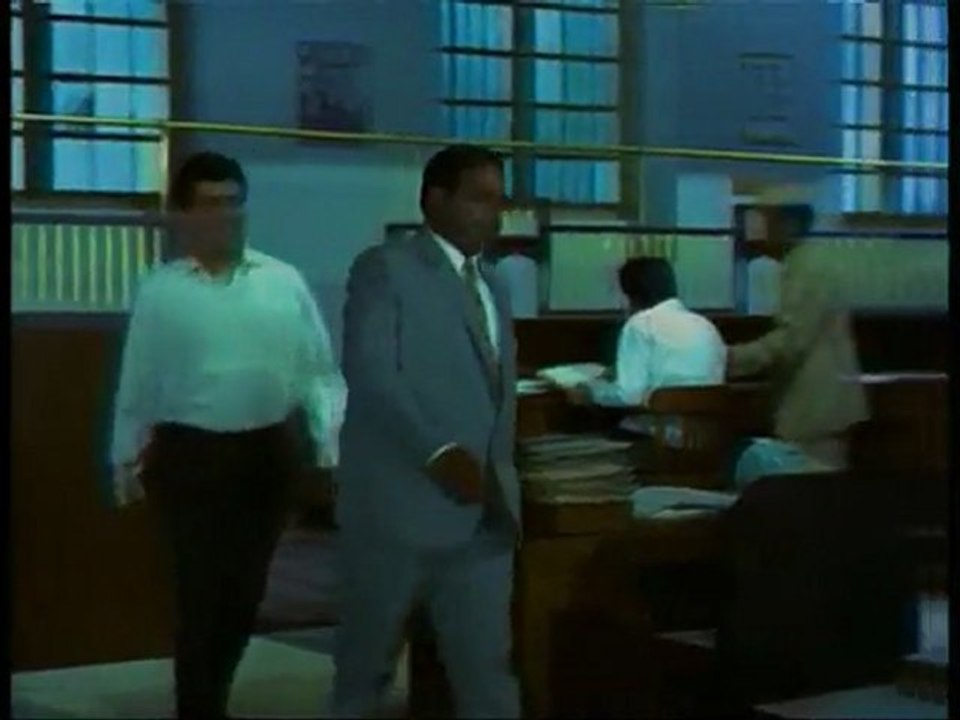 Jeevan Mrityu - Ab Mujhe Naukri Mili - Dharmendra - Bollywood Hit Scenes