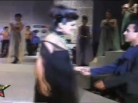 Sexy Raveena Tandon On The Ramp At HDIL Couture Week