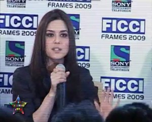 Sexy Priety Zinta At Ficci
