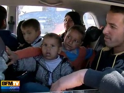 Fuite de civils sur la route Ajdabiya en Libye