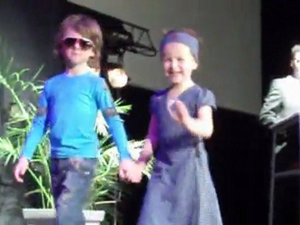 Alessandra & Sena tenue bleue mars 2011
