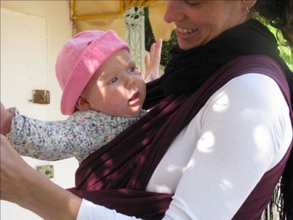 camille devant salon de coiffure.wmv