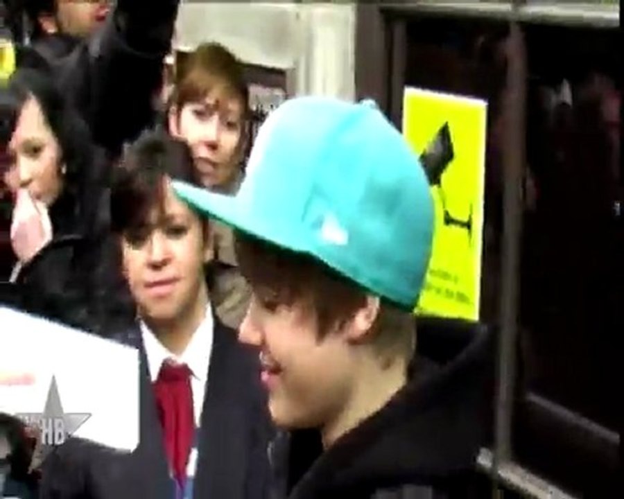 Justin Bieber Making Out in the Car!!
