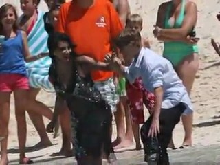 Bieber & Kim Kardashian Get Wet & Wild!