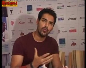 John Abraham promotes Mumbai Marathon 2010