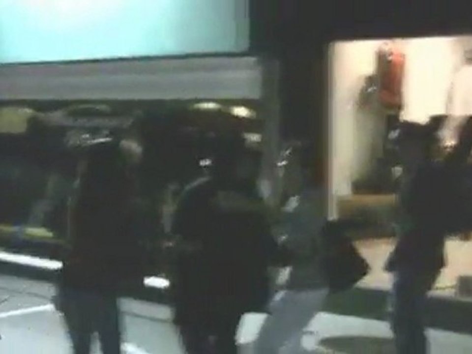 Robert Downey Attacks Papparazzi