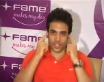 Tusshar kapoor holds golmaal 2 screening for cancer patients