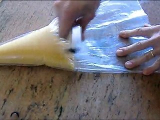 Remplir une poche à douille, pour la pâte à chou ou autre