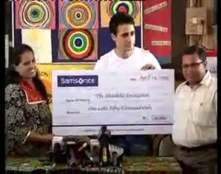 Imran Khan spends his day with slum children