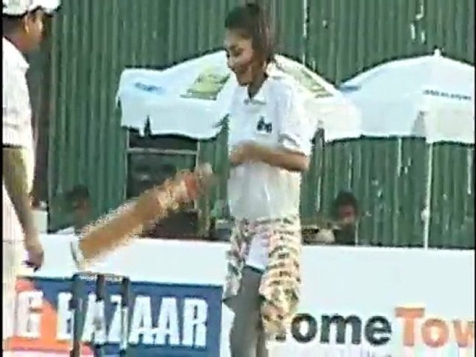 HOT DeepiKa BouncinG BallS with Akshay & Arjun