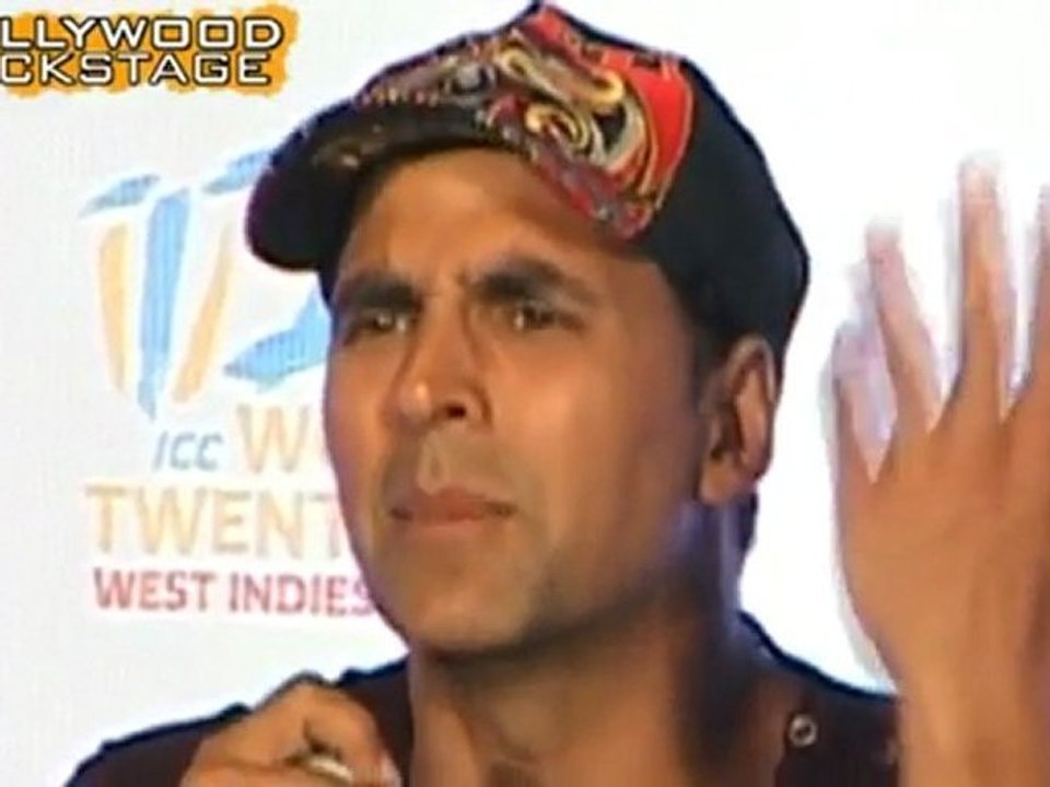 Akshay Kumar Steals a Watch!