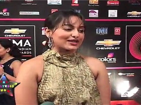 Sexy Sonakshi Sinha At Global Indian Music Awards (GIMA)