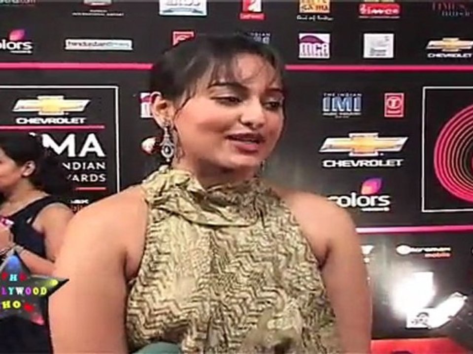 Sexy Sonakshi Sinha At Global Indian Music Awar...