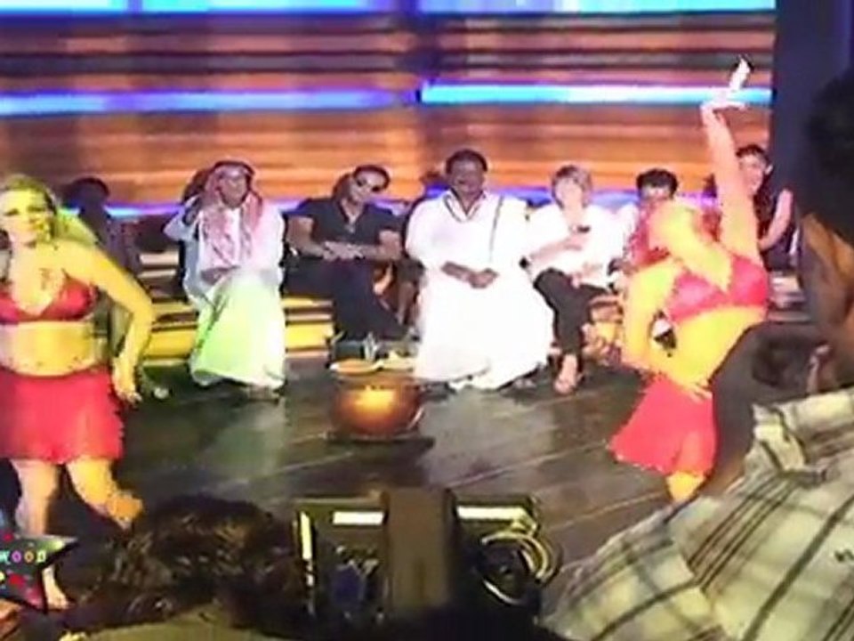 Kashmira Shah Performs Hot Item Song