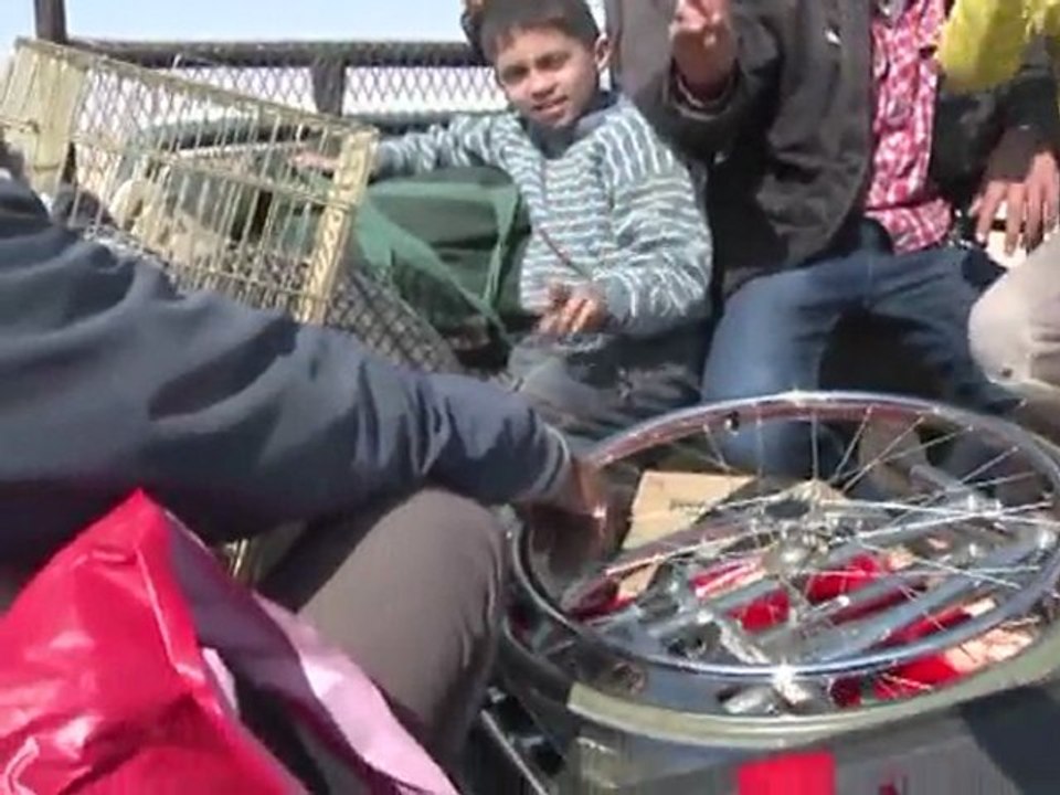 Residents flee besieged Ajdabiya