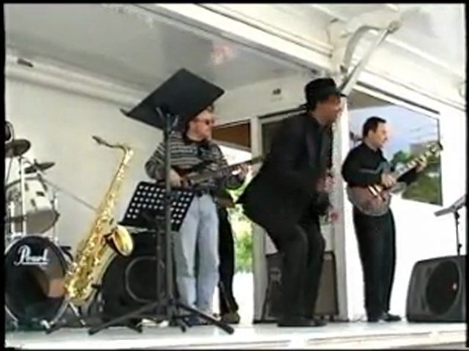Dickson Grooving : I feel goog