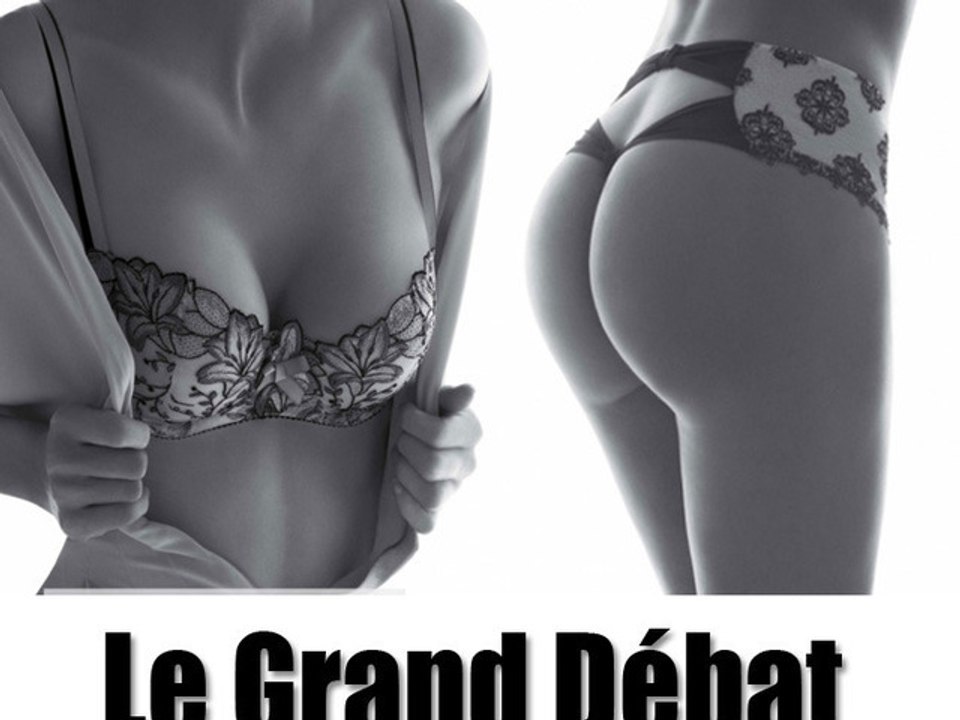 Les seins contre les fesses