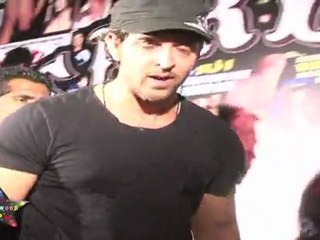 Hrithik Roshan Midst Of Fans At Launch Of Star Dust 2011 Issue