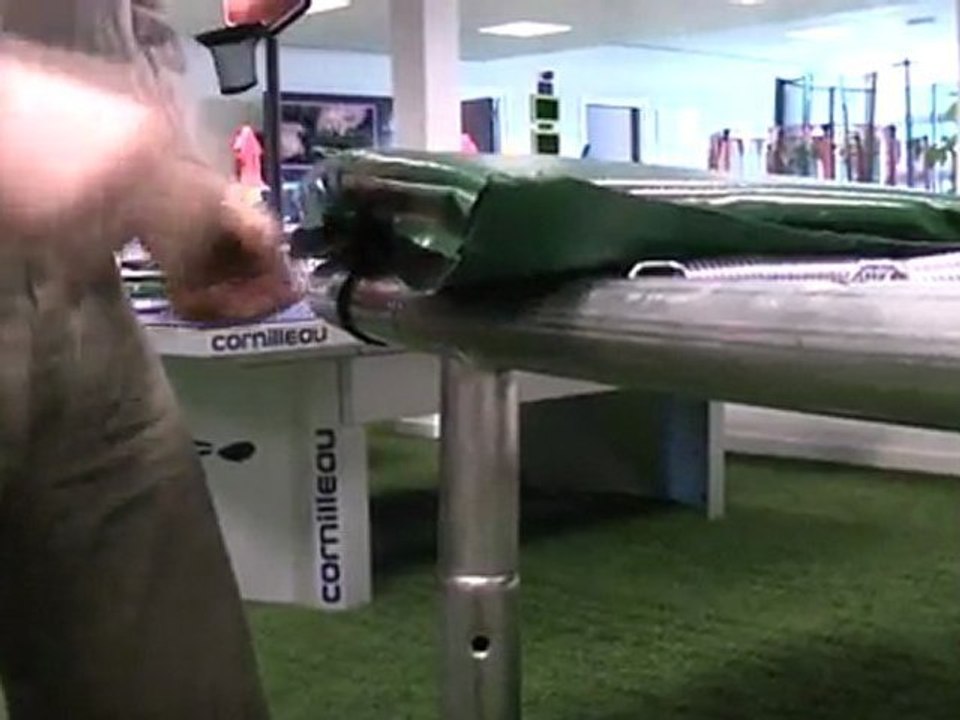 Installation du coussin Protection trampoline – Premium