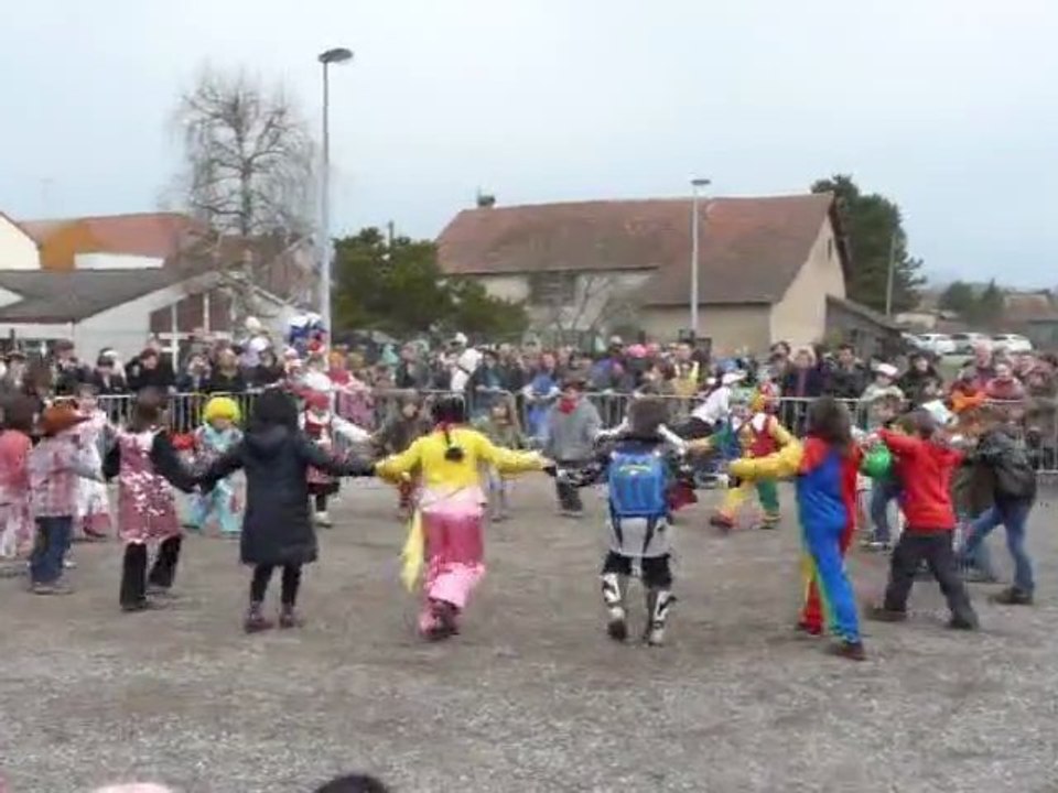 Danse du carnaval d' Ilona - Un cercle circassien