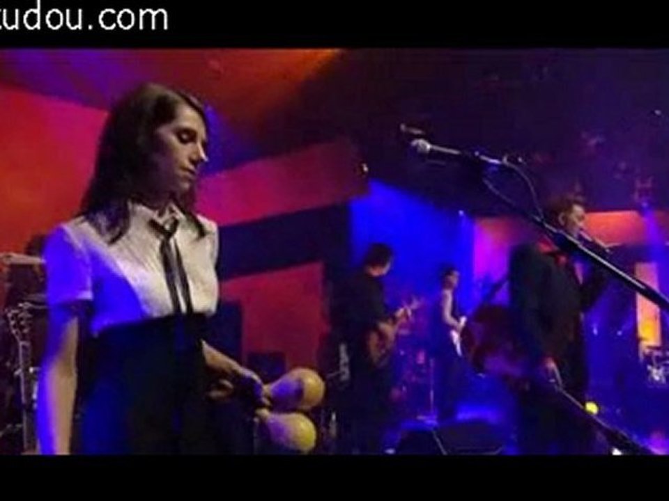 Queens Of The Stone Age & PJ Harvey - I Wanna Make It Wit Chu (Live at Later)