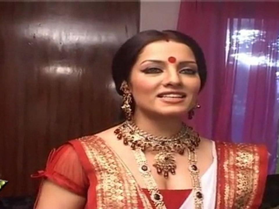 Sexy Celina Jetly At Mobile Launch