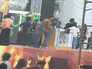 Shahrukh Khan Rehearses For Apsara Awards