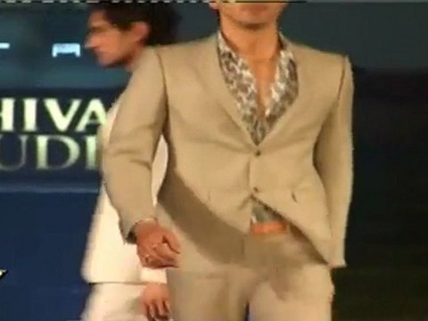 Very Hot Babes Shows Her Off Bodies