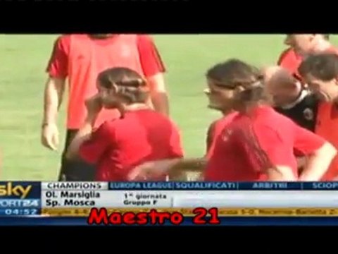 Ο Ιμπραχίμοβιτς χτυπάει με κλωτσιά τον νεαρό Στράσερ σε προπόνηση της Μίλαν