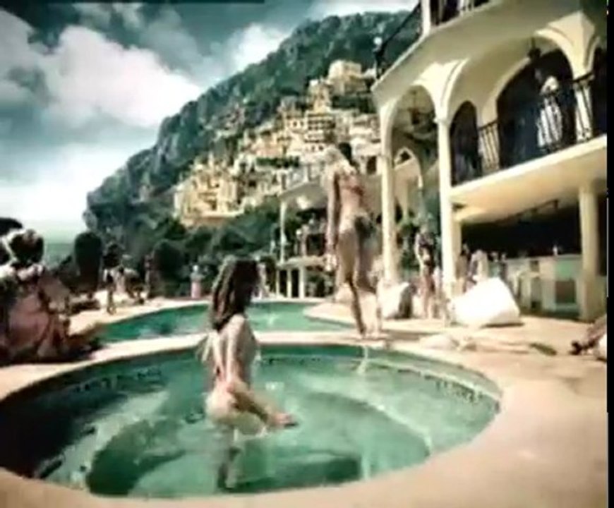 Très belle piscine utilisée pour les biere hahn ... sans oublier la créature de rêve ...