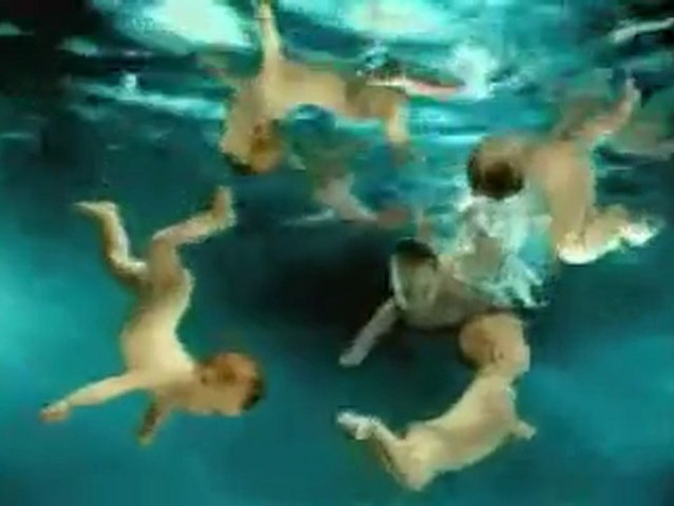 Pub Evian - Bébés dans piscine