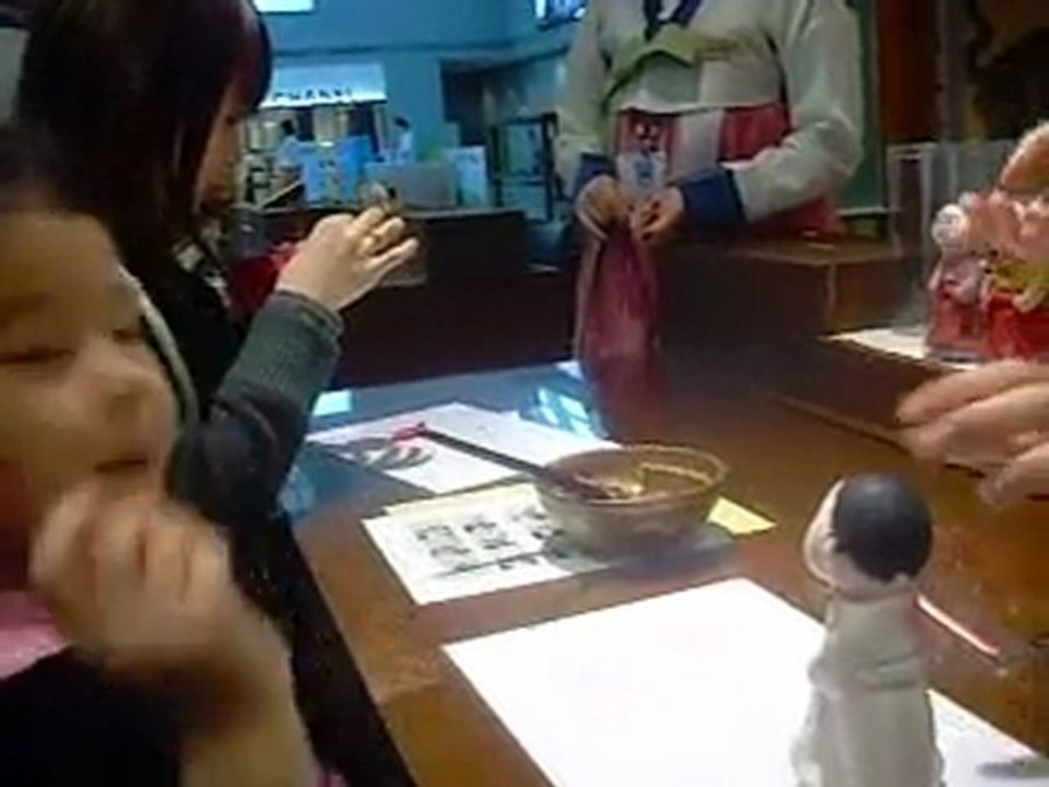 Charlotte, Coré du Sud,  travail manuel