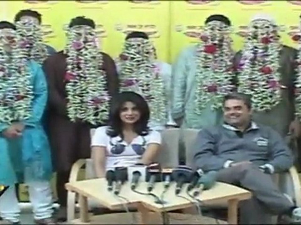 Very Hot Priyanka Chopra Reveals Qualities Of Mr. Rite While Promotes Saat Khoon Maaf