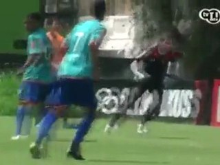 Ronaldinho faz gola