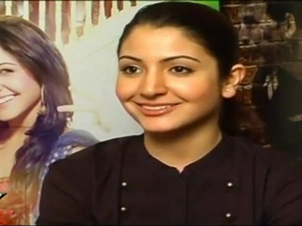 Very Hot Anushka Sharma Forgets Her Favorite Song Of "Patiala House"