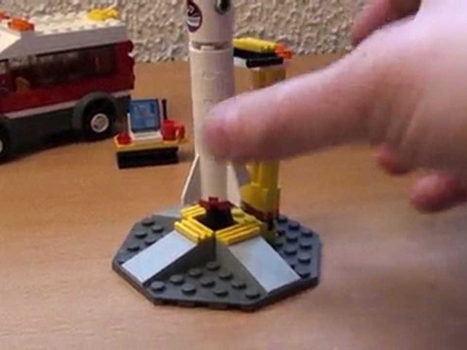 3366 L'aire de lancement LEGO CITY