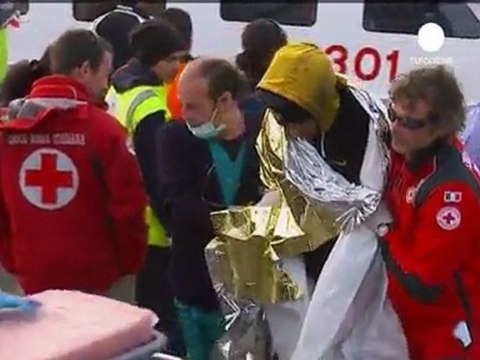 Llegan a las costas italianas los primeros inmigrantes...