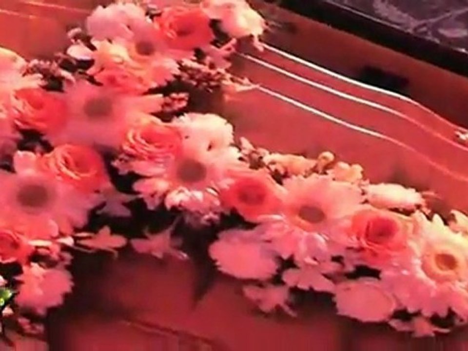 Sexy Priyanka Chopra Promotes '7 Khoon Maaf' At Grave Yard