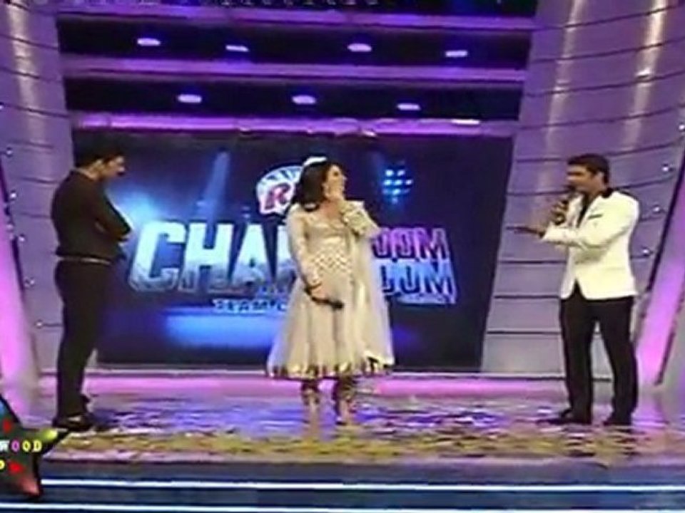 Akshay & Anushka Sharma At 'Chak Dhoom Dhoom' Dance Show